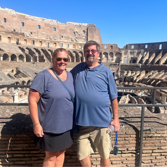 Meet your Posher, Nicole - Picture 2 of 6